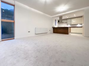 Lounge kitchen- click for photo gallery